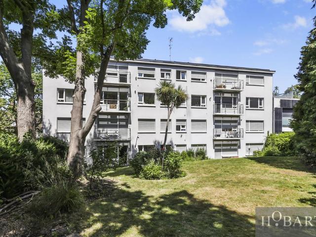 Flat for sale in Crouch End, Greater London