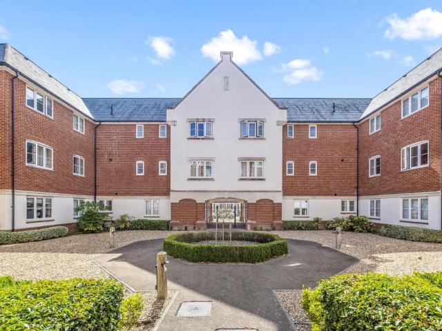 Flat for sale in Wickhurst Green, Horsham