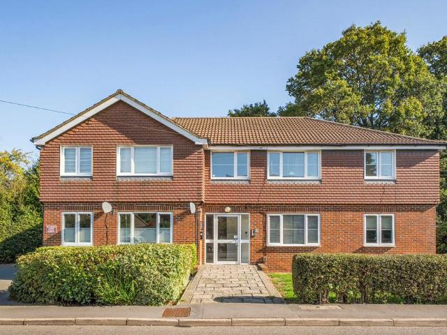 Flat for sale in Chelsham, Tandridge