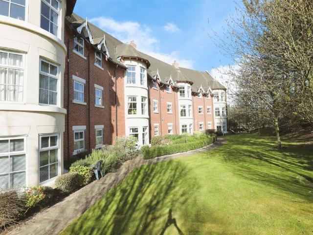 Flat for sale in Kingsmead, Davenham