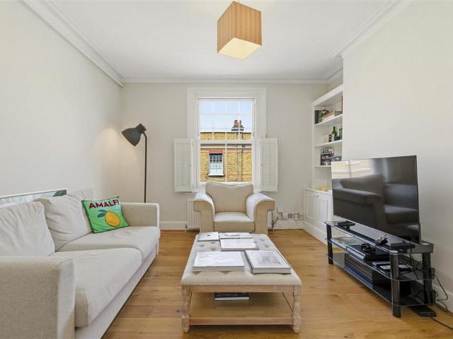 Flat for sale in Fulham, Greater London