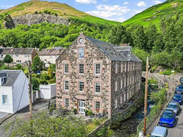 Flat for sale in Tillicoultry, Scotland