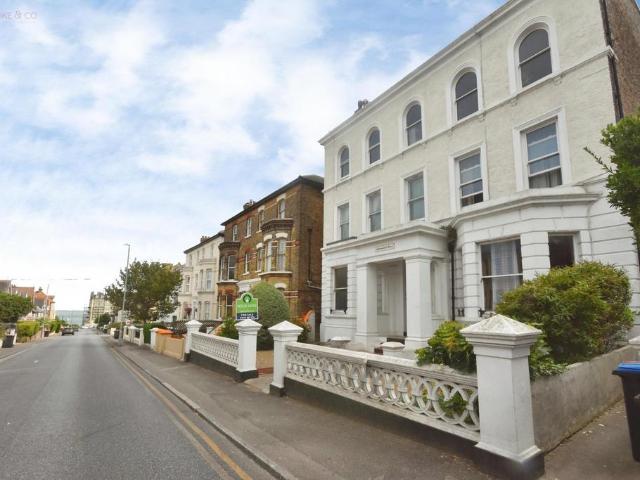 Flat for sale in Upton, Acol