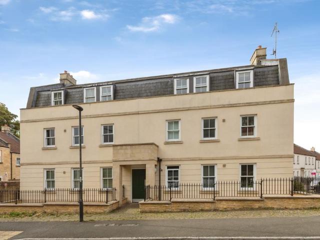 Flat for sale in Bailbrook, Bath