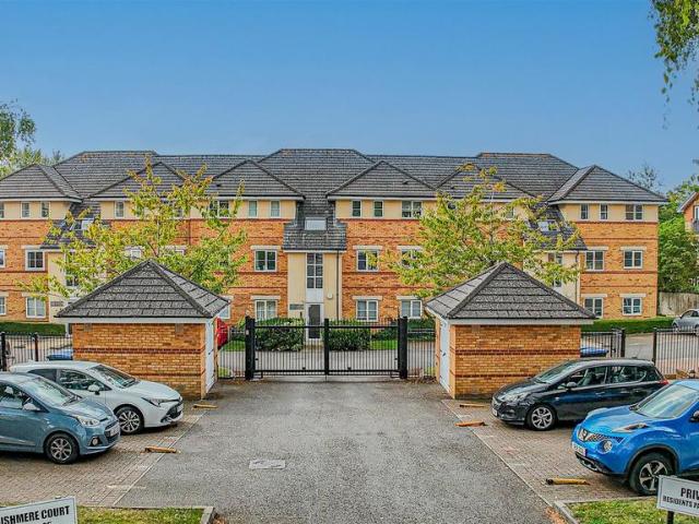 Flat for sale in Corner Hall, Dacorum