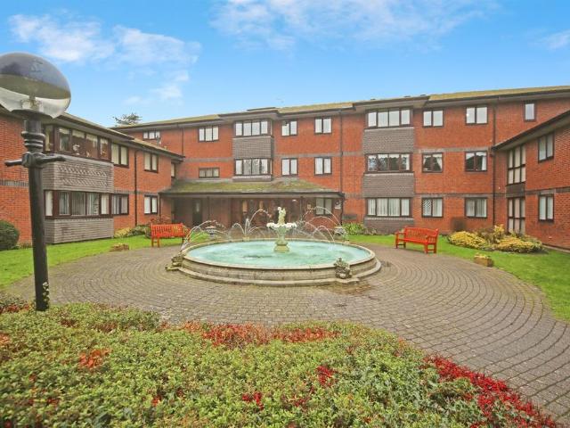 Flat for sale in Elmdon, West Midlands