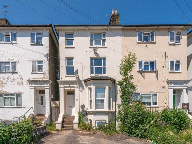 Flat for sale in London Borough of Croydon, Selhurst