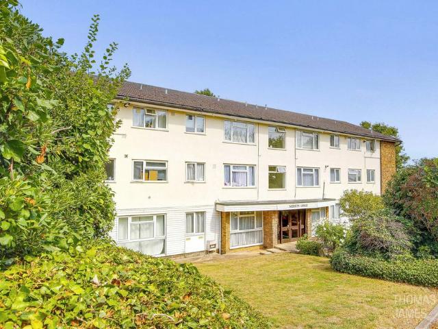 Flat for sale in New Barnet, Greater London