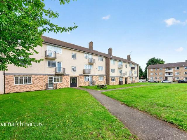 Flat for sale in Red Hill, Surrey