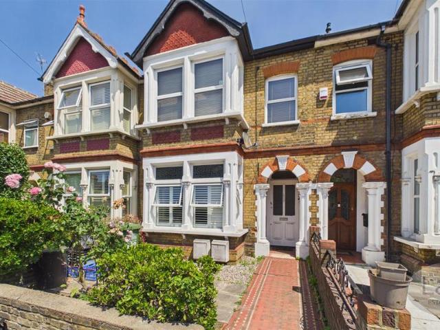Flat for sale in Broxbourne, Hertfordshire