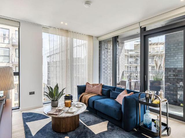 Flat for sale in London Borough of Hounslow, Greater London