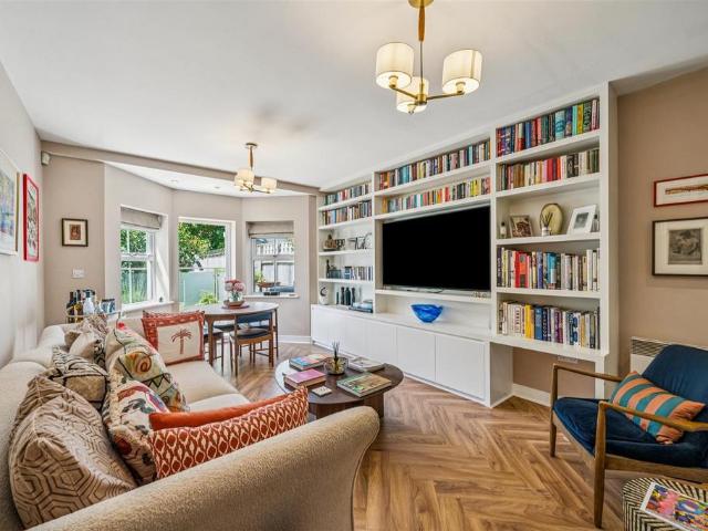 Flat for sale in London Borough of Ealing, Greater London