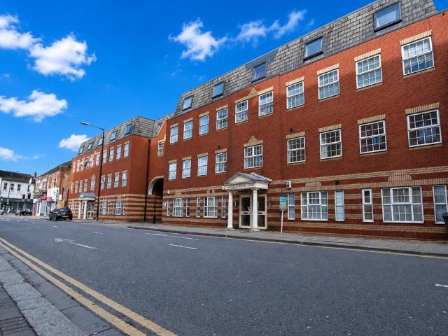 Flat for sale in Spring Park, Luton