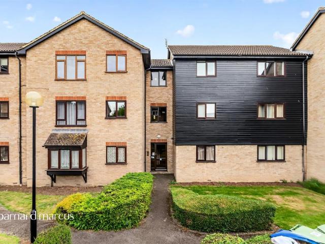 Flat for sale in London Borough of Merton, Mitcham