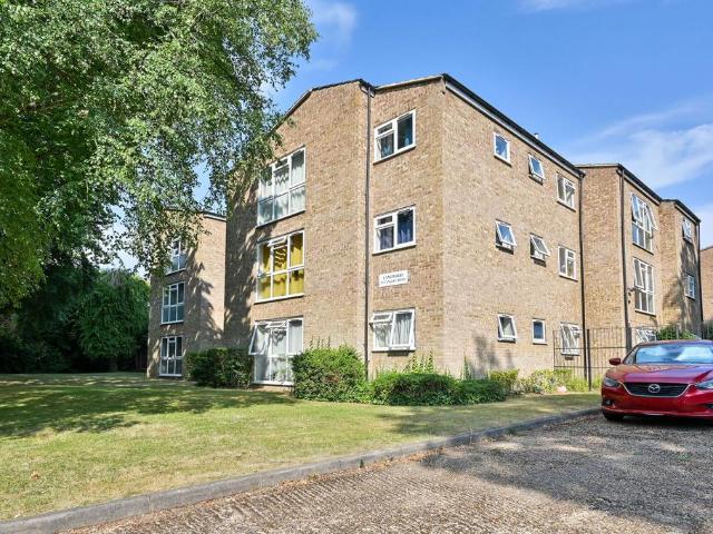 Flat for sale in North Watford