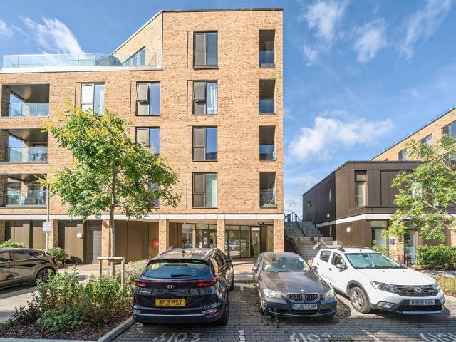 Flat for sale in Ashley Park, Surrey