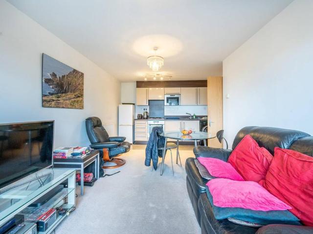 Flat for sale in Hale End, Greater London