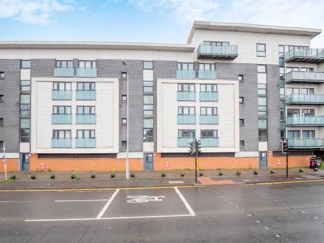 Flat for sale in North Woodside, Scotland