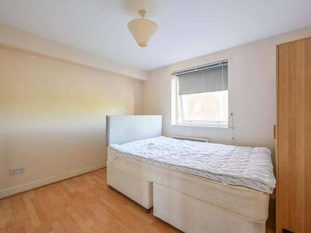 Flat for sale in Reach, Greater London