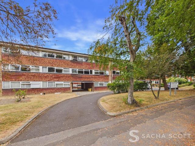Flat for sale in Carshalton Beeches, Greater London