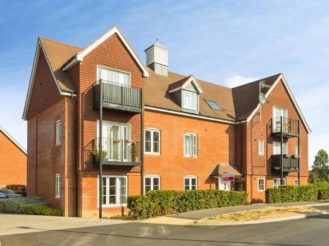 Flat for sale in Greenfields, Reigate and Banstead
