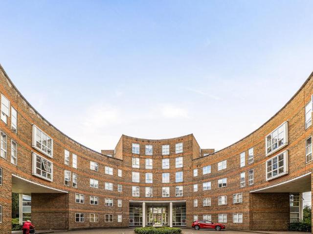 Flat for sale in Hammersmith, Greater London