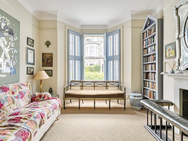 Flat for sale in Fulham, Greater London