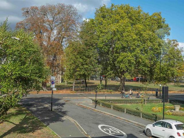 Flat for sale in London Borough of Hounslow, Greater London