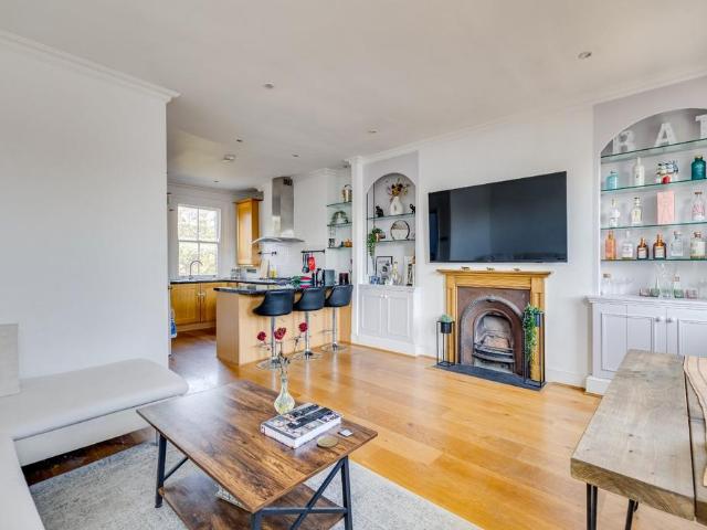 Flat for sale in Fulham, Cat Hill