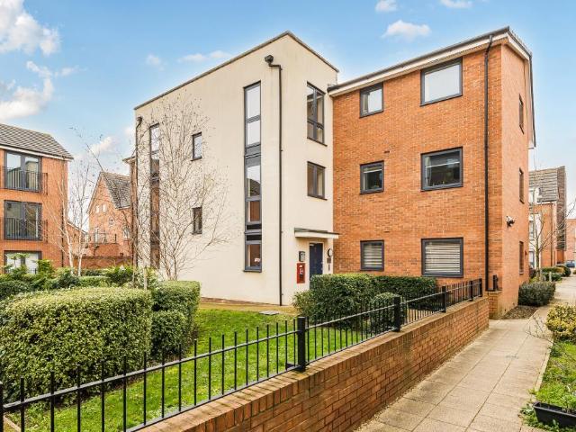Flat for sale in Quarrendon, Aylesbury