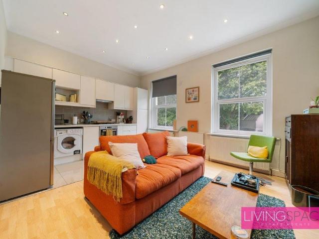 Flat for sale in Holloway, Lower Holloway