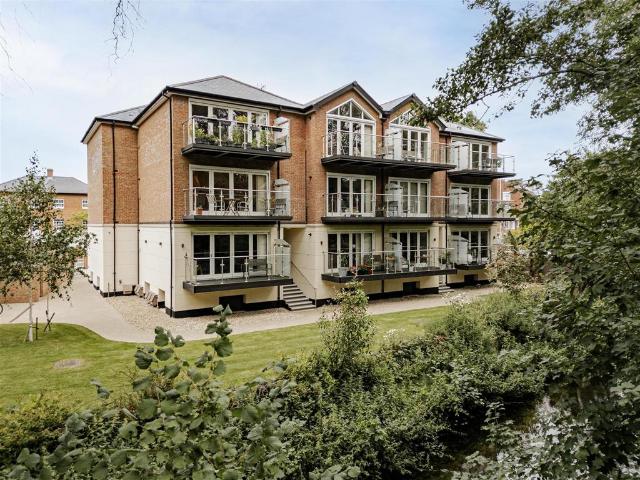 Flat for sale in The King's Mile, The Bridge