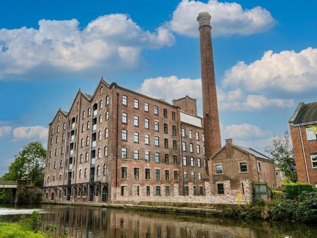 Flat for sale in Roby Mill, Lancashire