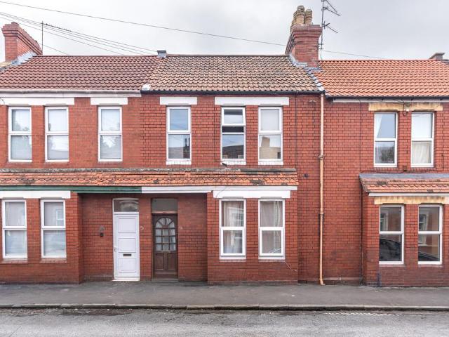 Flat for sale in Feckenham, City Of Bristol