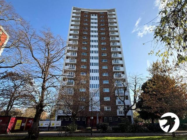 Flat for sale in London Borough of Lewisham, Ladywell
