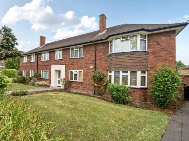 Flat for sale in London Borough of Ealing, Park Royal