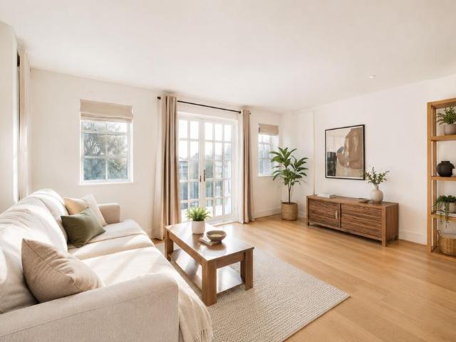 Flat for sale in Bermondsey, Greater London