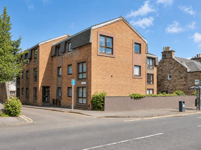 Flat for sale in Baberton, Juniper Green