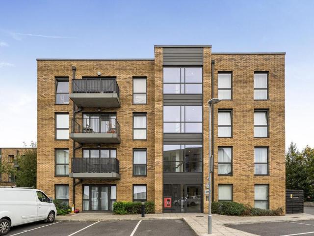 Flat for sale in London Borough of Croydon, Greater London