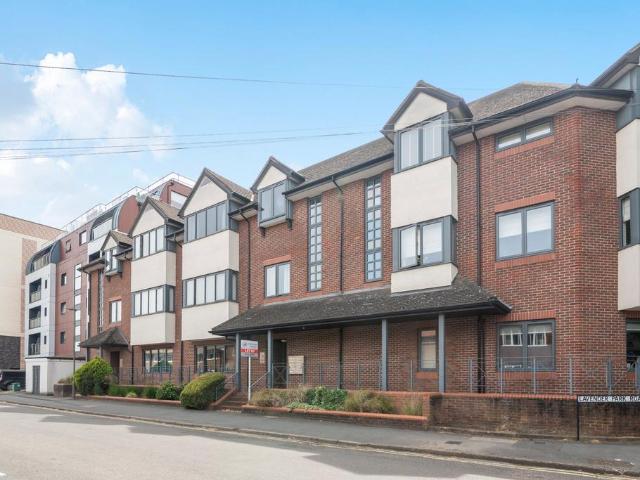 Flat for sale in Woking, Surrey