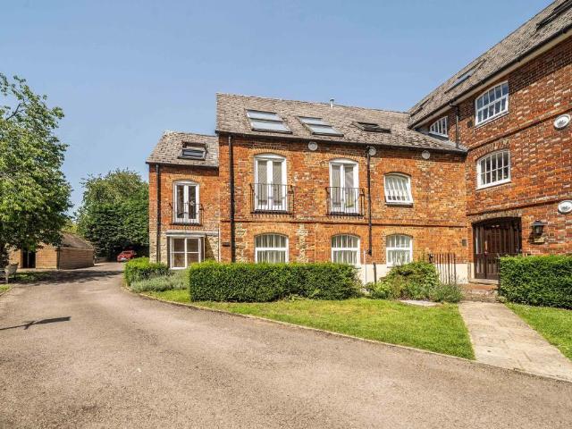 Flat for sale in Caldecott, Dromore