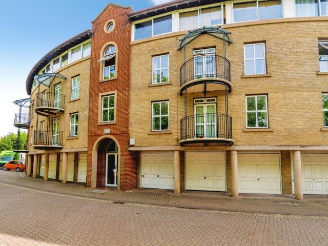 Flat for sale in Ocean Village, City Of Southampton