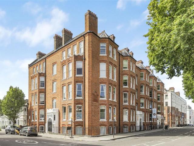 Flat for sale in Fulham, Greater London