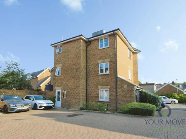 Flat for sale in Pouchen End, Hertfordshire