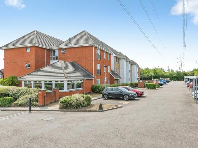 Flat for sale in South Ockendon, Essex