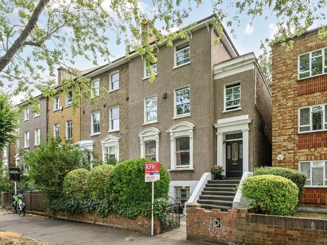 Flat for sale in London Borough of Lewisham, New Cross