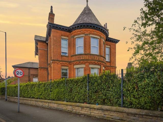Flat for sale in Whalley Range, Manchester