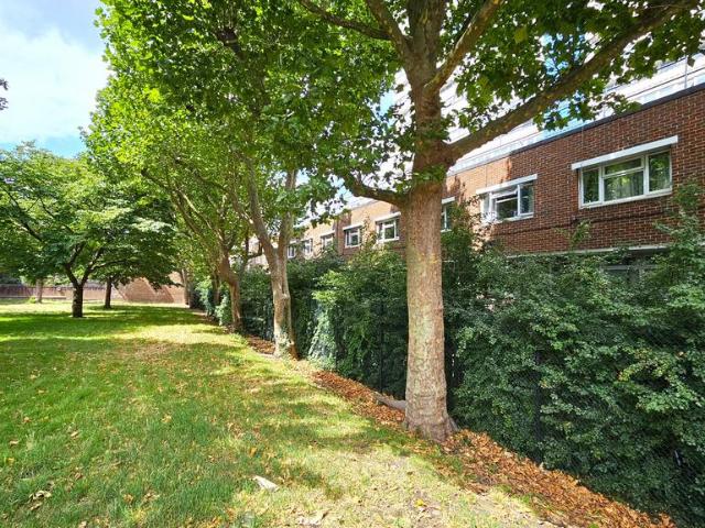 Flat for sale in Camberwell, Greater London