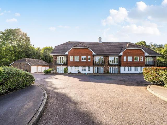 Flat for sale in London Borough of Croydon, Sanderstead