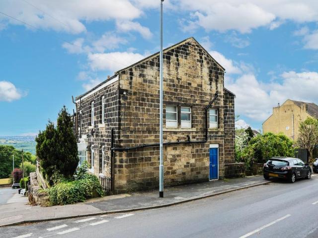 Flat for sale in Rawdon, West Yorkshire